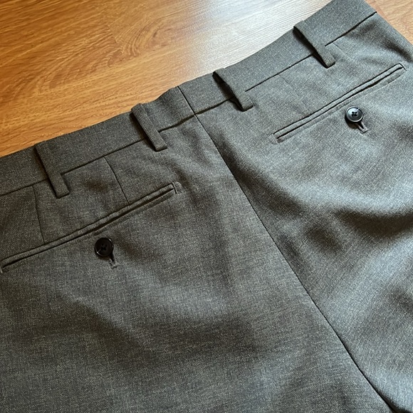 Uniqlo Grey Dress Pants - Picture 7 of 7